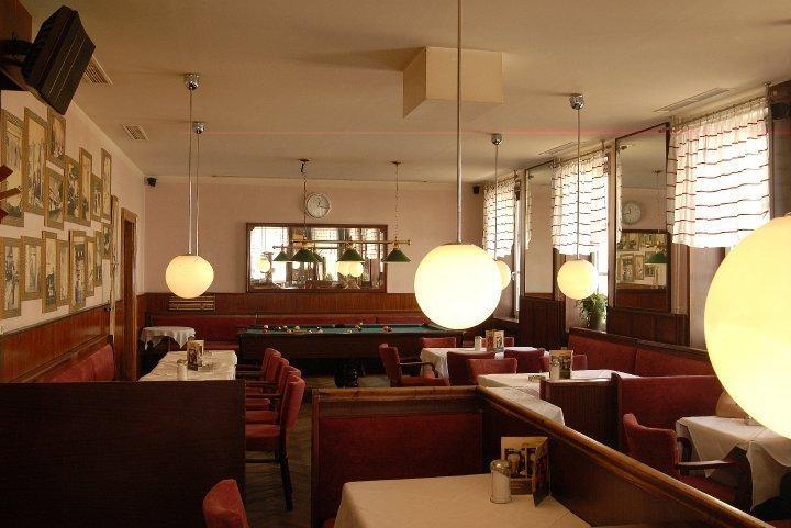Madar Café Central Melk Exterior foto